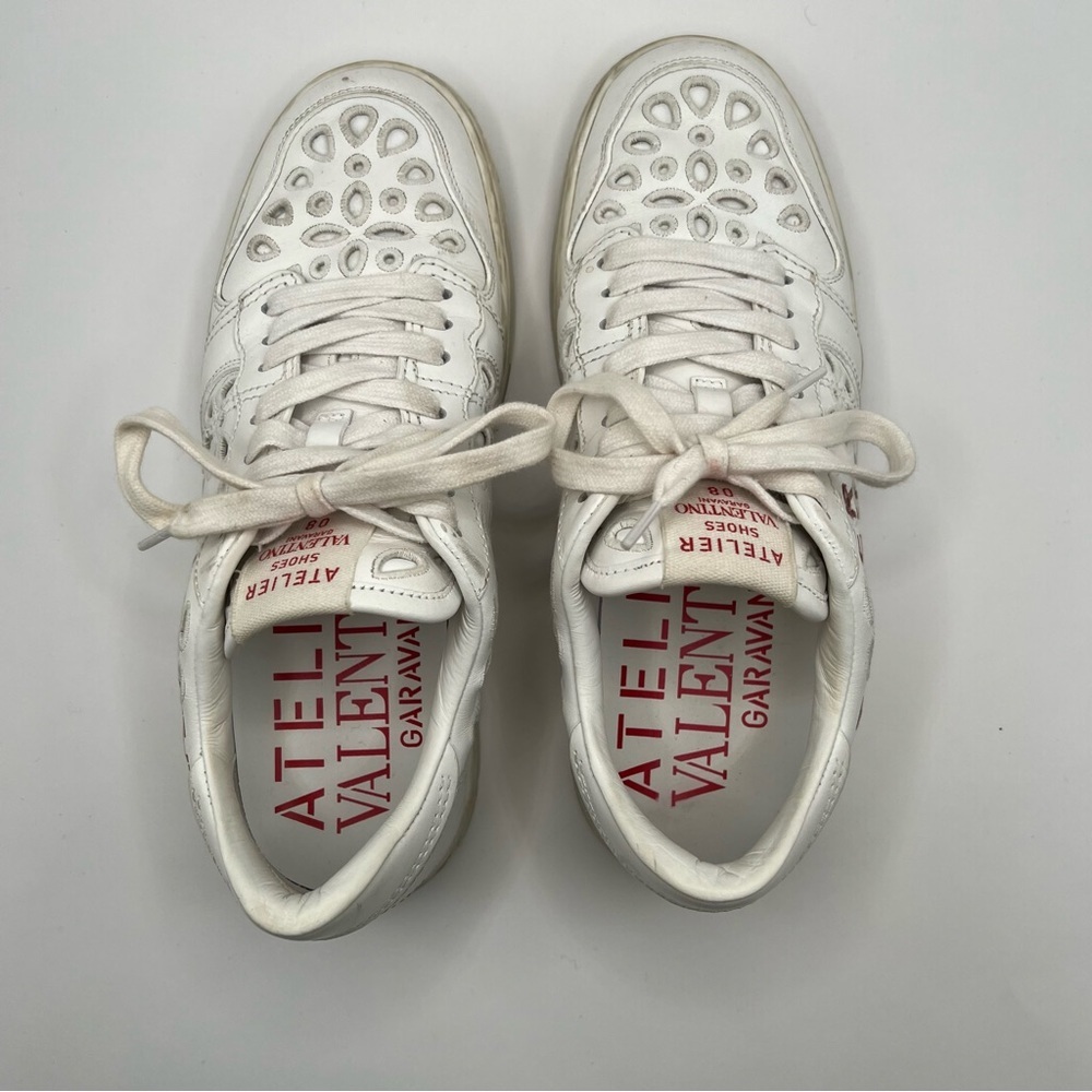 VALENTINO GARAVANI Logo Eyelet Sneakers - Picture 7 of 9